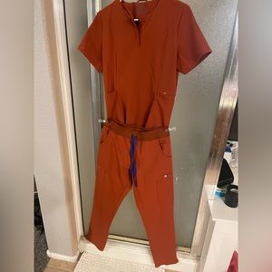 Figs Auburn Scrub Top & Skinny Scrub pants.